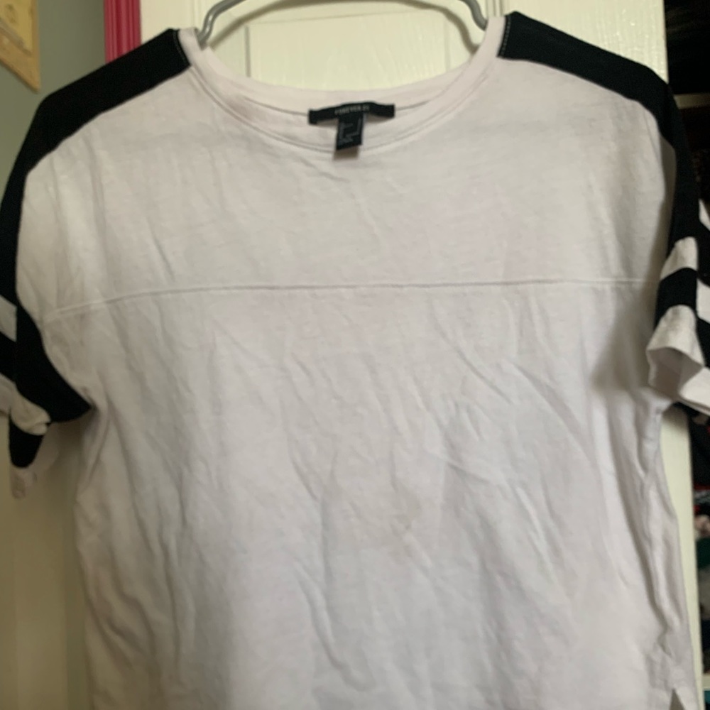 Forever 21 white/black cropped tee